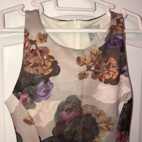 Cute H&M floral stretchy dress - Picture 2 of 4